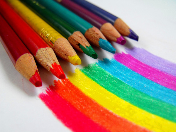 ¿Cómo influyen los colores en las decisiones de compra?